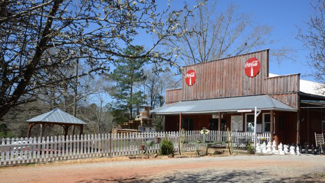 03_Carriage House has Restaurant, Store & Banquet Hall